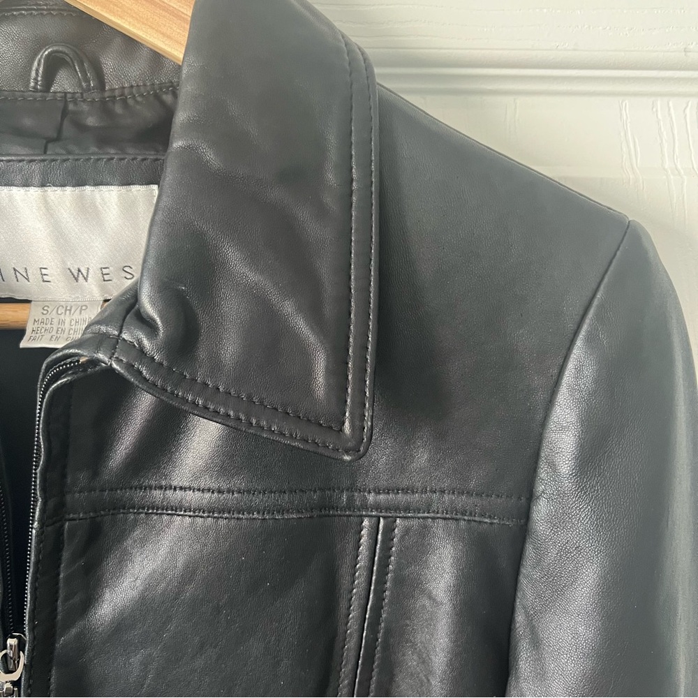 Vintage Nine West Black Leather Jacket for Women size small with zipper front - Picture 4 of 12